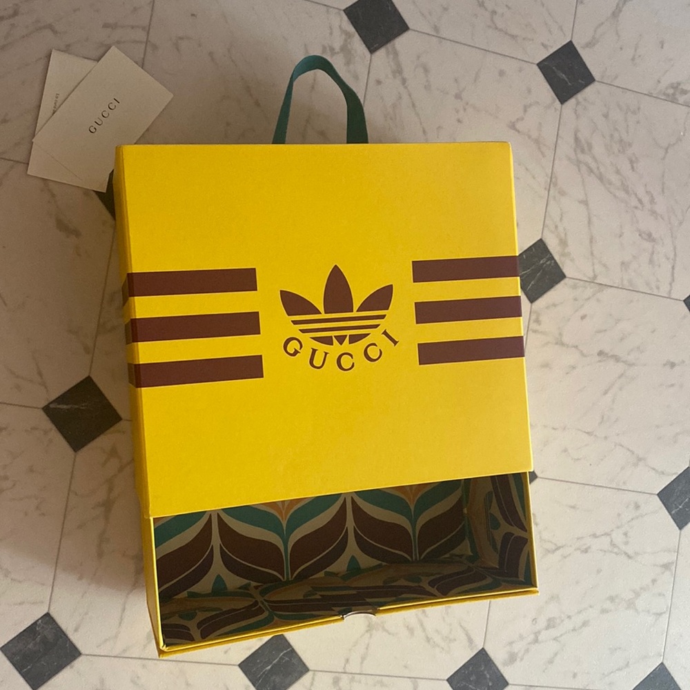 Gucci shopping box